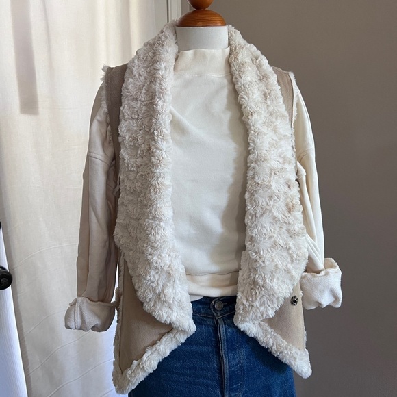 Guess Faux Suede Vest - Picture 1 of 7